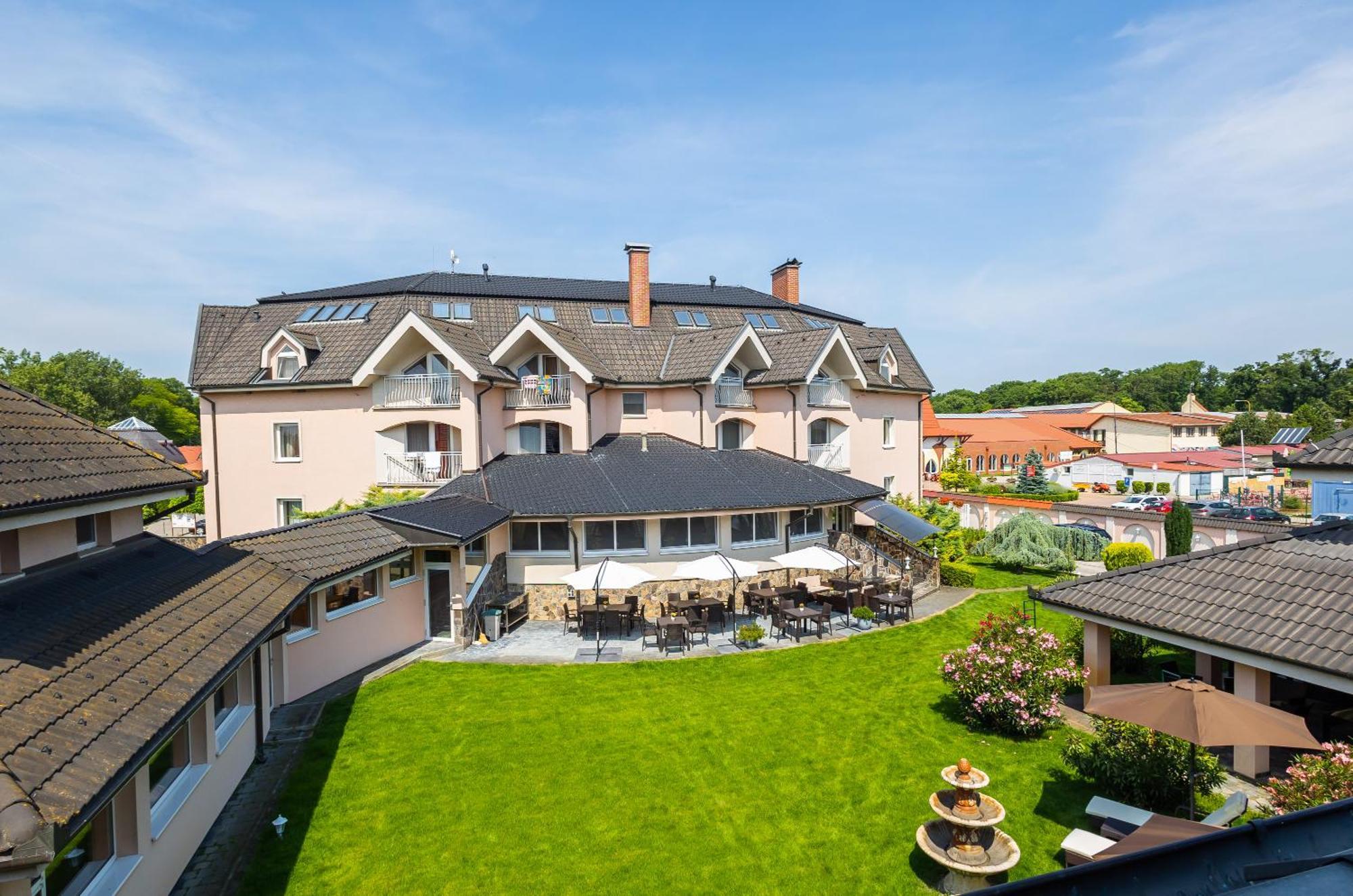 Spa & Wellness Hotel Orchidea Velky Meder Exterior photo
